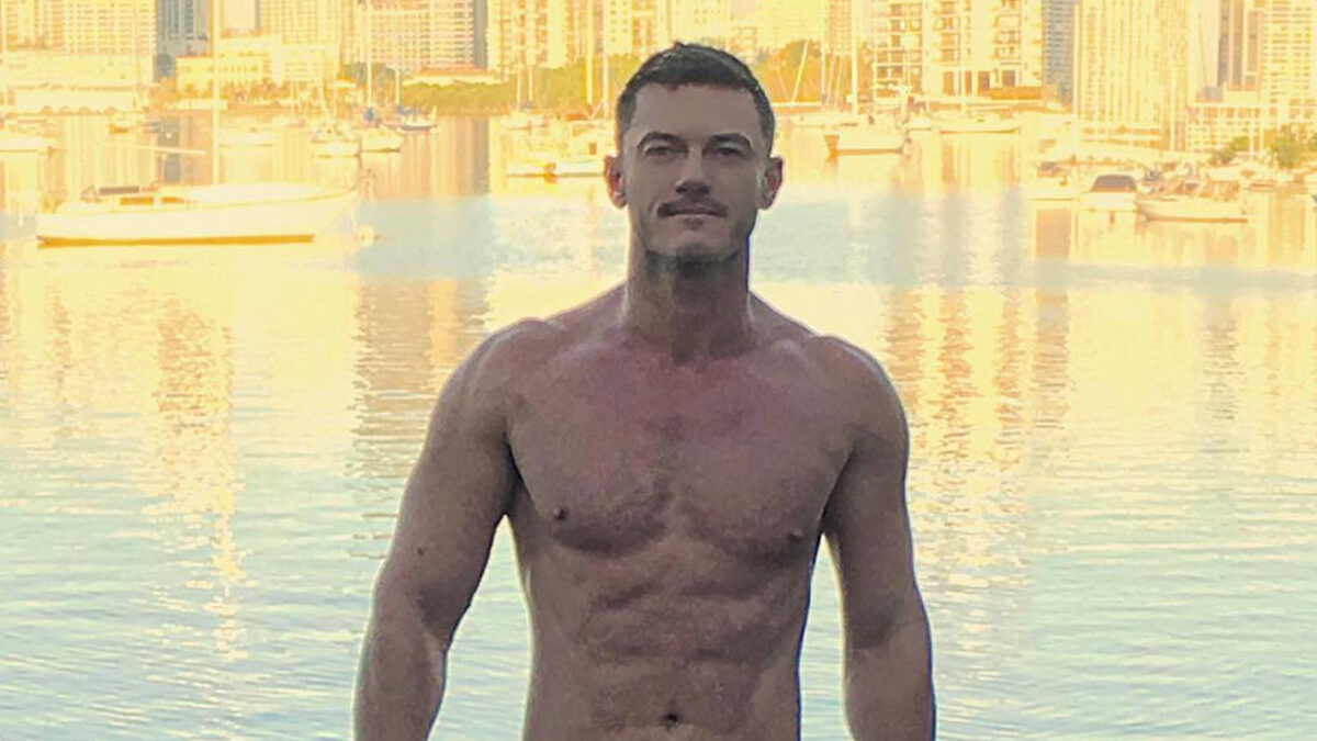 luke evans salutes from bogota eating local street food luke evans fotos cuerpo antes despues pandemia