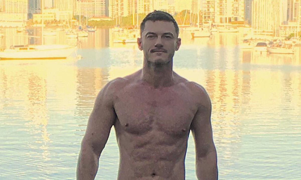 luke evans salutes from bogota eating local street food luke evans fotos cuerpo antes despues pandemia