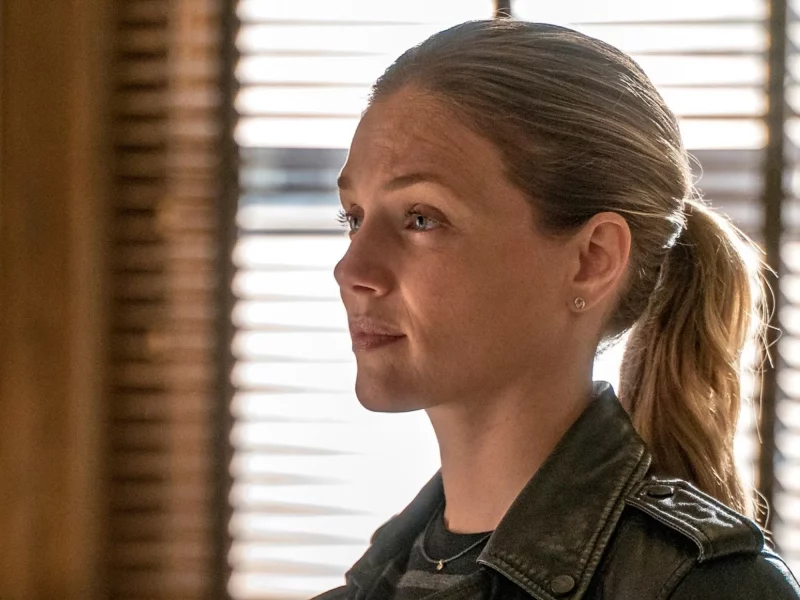 hailey upton has her most risky scene in chicago p d hailey upton chicagopd.jpg 975644280