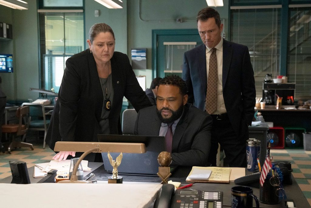 Who's characters are leaving Law and Order? 2 whos characters are leaving law and order law and order dundun1