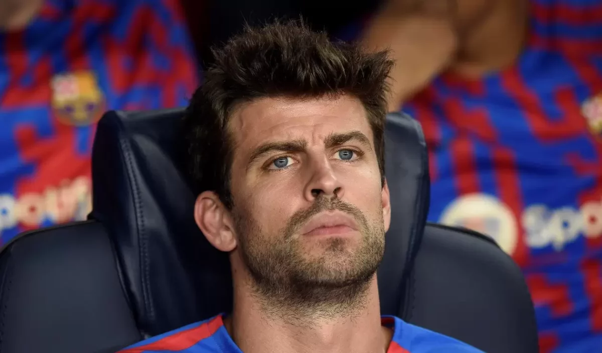 pique keep his head down when stadium dj played shakiras song pique barcelona.jpg