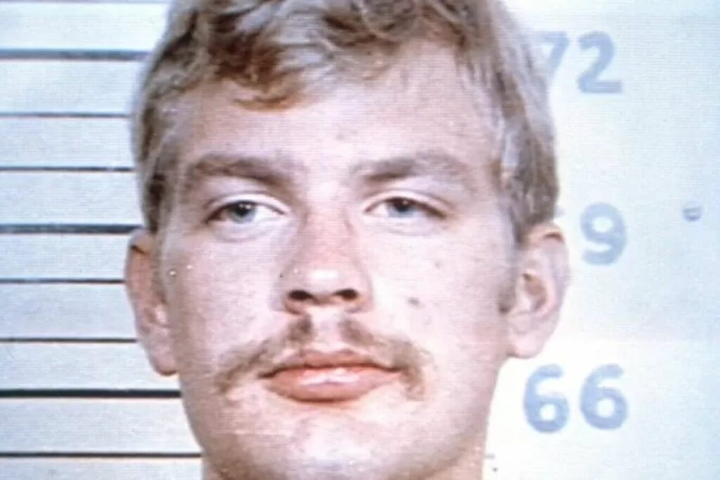 The real life of the only survivor of Jeffrey Dahmer: he became a murderer 2 the real life of the only survivor of jeffrey dahmer he became a murderer 16651424671426