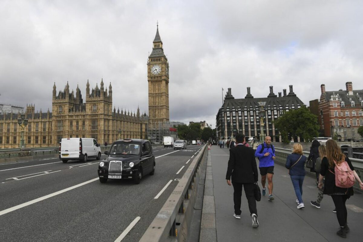 united kingdom will stop requiring a visa for peruvian tourists from november 9 000442417w