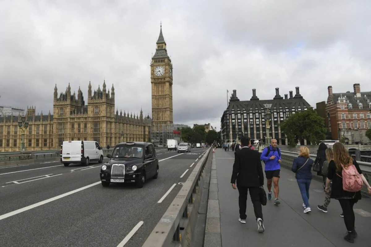 united kingdom will stop requiring a visa for peruvian tourists from november 9 000442417w