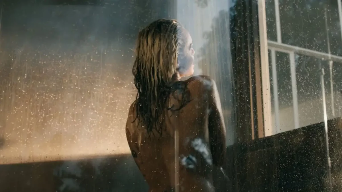 miley cyrus releases flowers with strong words to liam hemsworth miley cyrus videoclip flowers 97