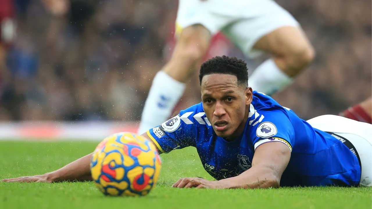 everton defender yerry mina set to leave the club