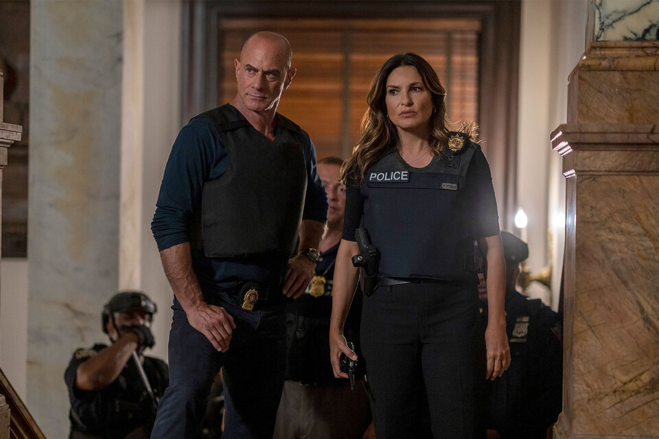 Was Benson injured and dies in the finale of Law & Order: Organized Crime? 3 Stabler and Benson manage to apprehend the suspect
