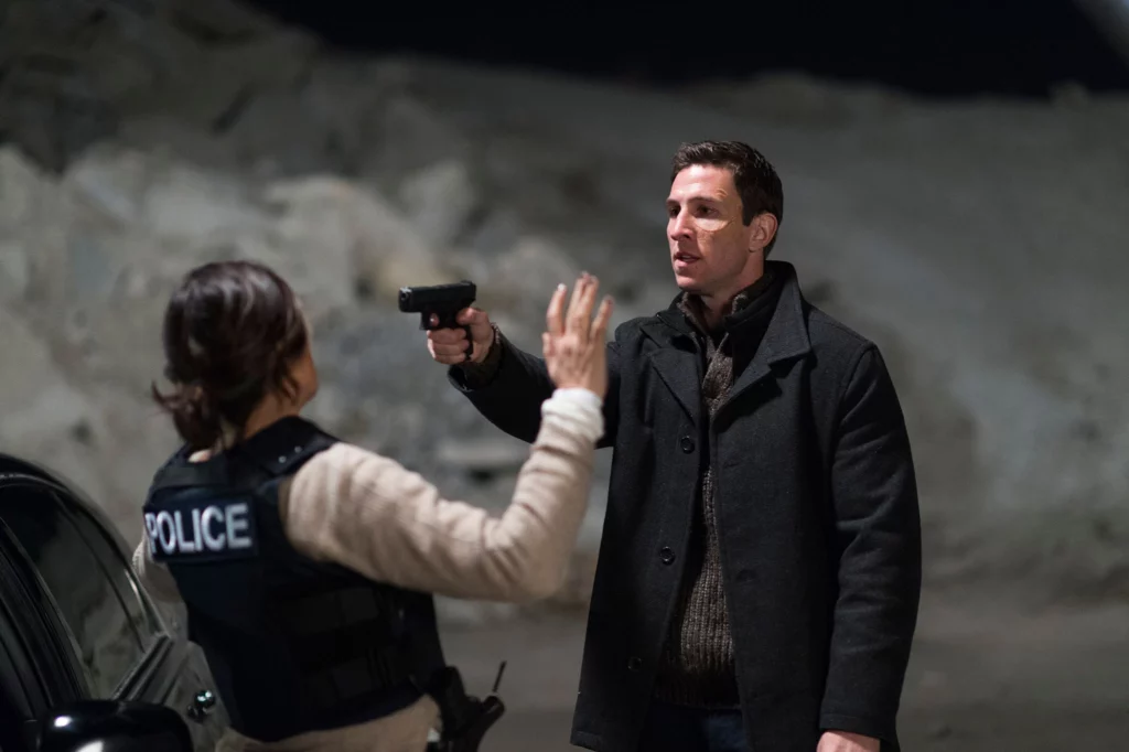 Olivia Benson's Near-Death Experiences in Law & Order SVU: A Detailed Analysis 3 olivia bensons near death experiences in law order svu a detailed analysis lewis kidnaps olivia again