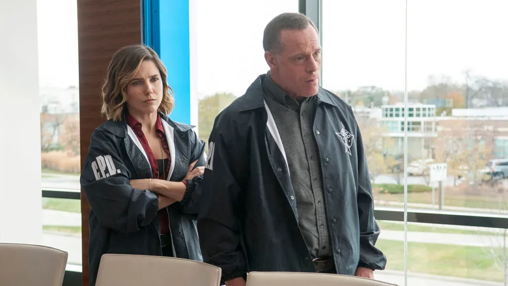The real reason why Jason Beghe's private life complicated Chicago PD 2 Sophia Bush and Jason Beghe in Chicago P.D first season