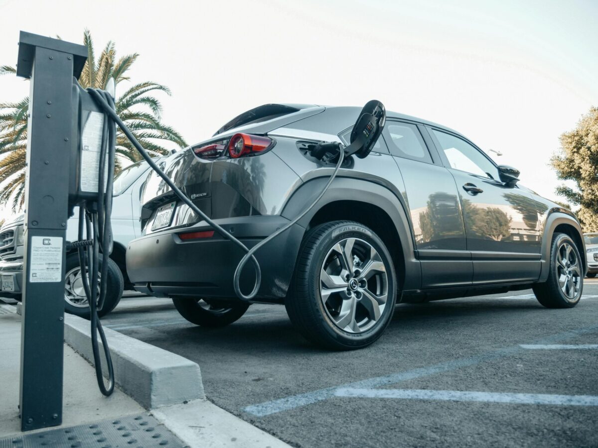 how plug in hybrid drivers are missing the mark pexels kindelmedia 9800006