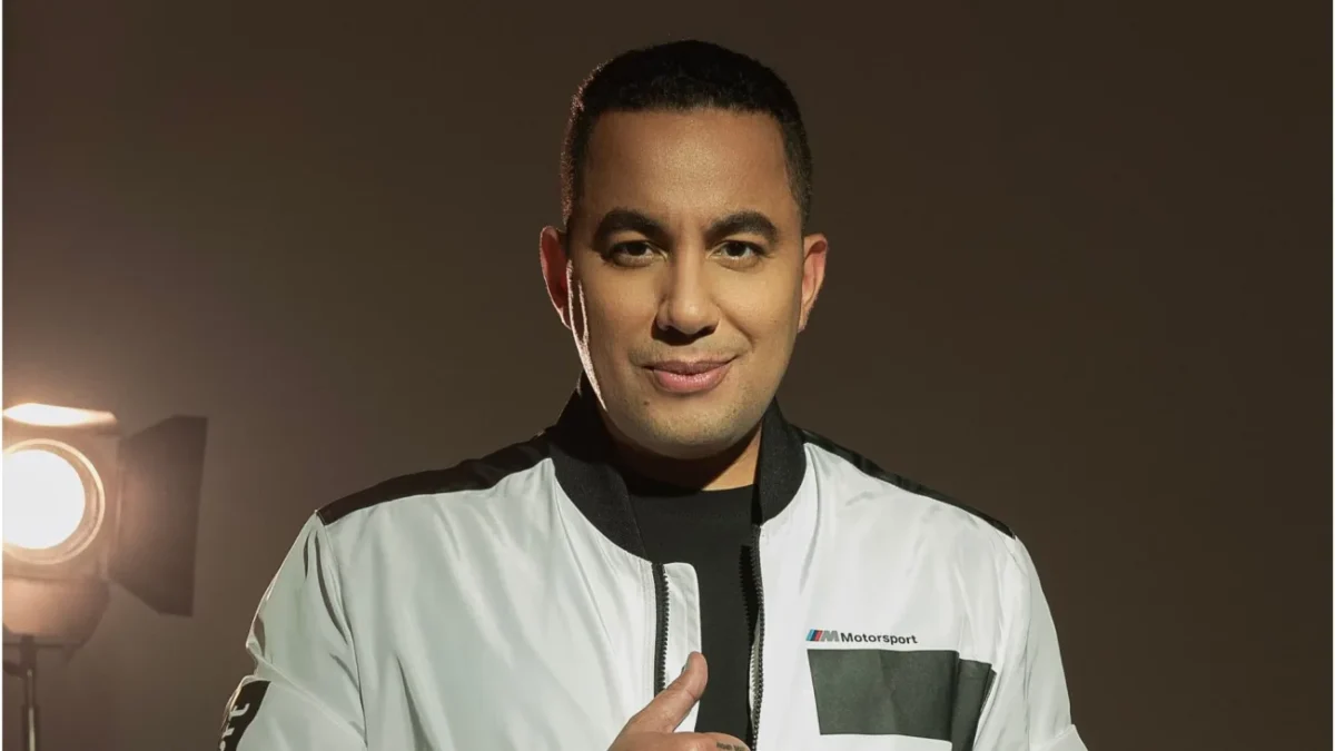 felipe pelaez celebrating 20 years with a grand concert at the james l knight center felipe pelaez un sueno llamado sinfonico 1300x731 1