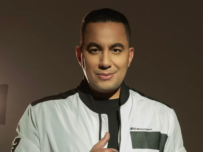 felipe pelaez celebrating 20 years with a grand concert at the james l knight center felipe pelaez un sueno llamado sinfonico 1300x731 1