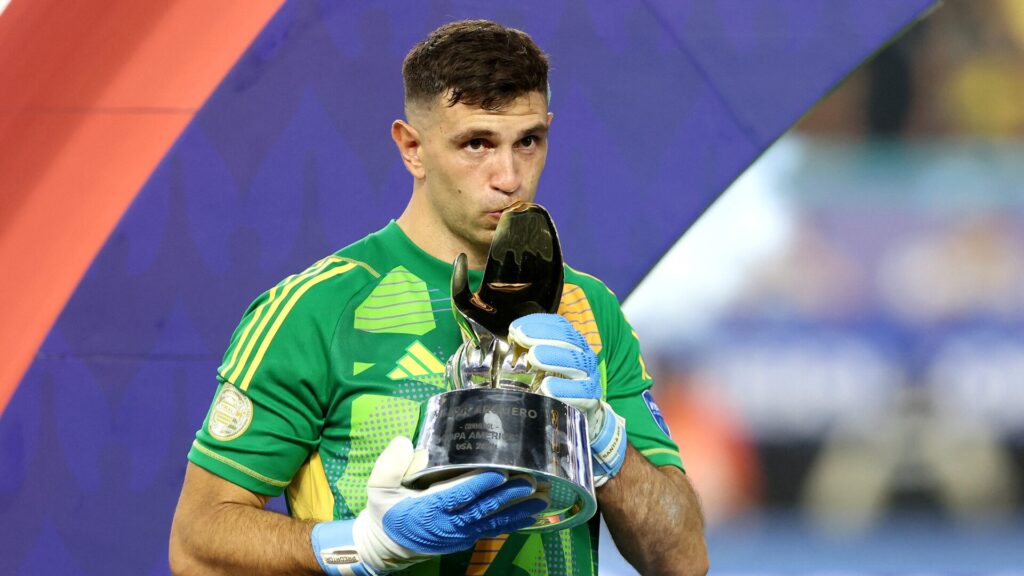 El Dibu Martinez: The Unyielding Guardian of Argentina's Goal 14 el dibu martinez the unyielding guardian of argentinas goal el dibu martinez the unyielding guardian of argentinas goal 1721041201074 ae9bdb83 def9 4962 84c5 4bf213d27f3b