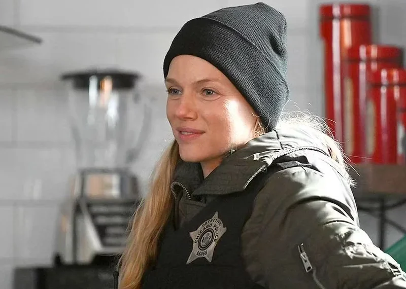 tracy spiridakos leaves chicago p d for a daring role in a psychological thriller chicago pd tracy spiridakos