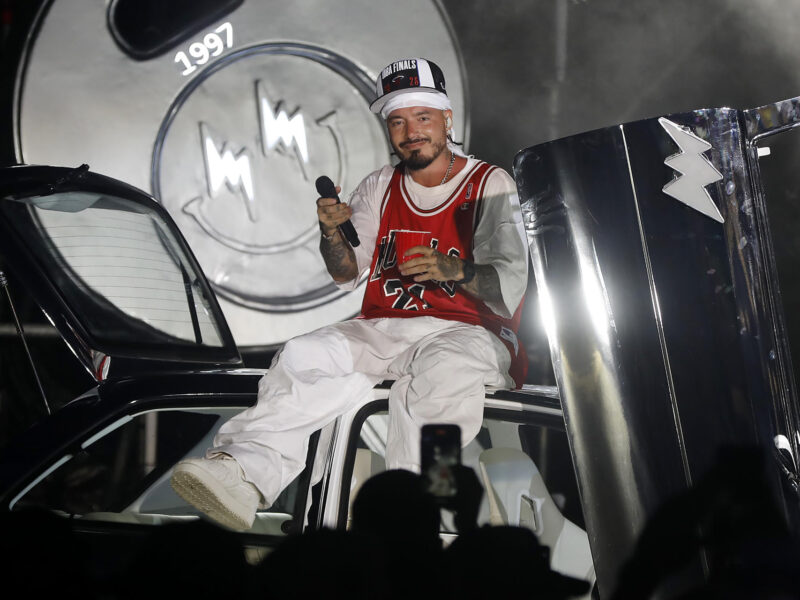 j balvin shines bright in miami with his electrifying back to the rayo tour rss efebe7b38e0e4b1de0ec724a3f28556131c4182b215w