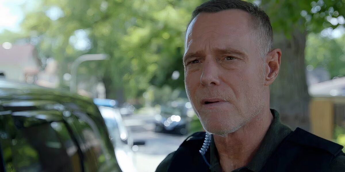 chicago p d voight faces trust issues after betrayal whats next jason beghe as hank voight in chicago pd season 12