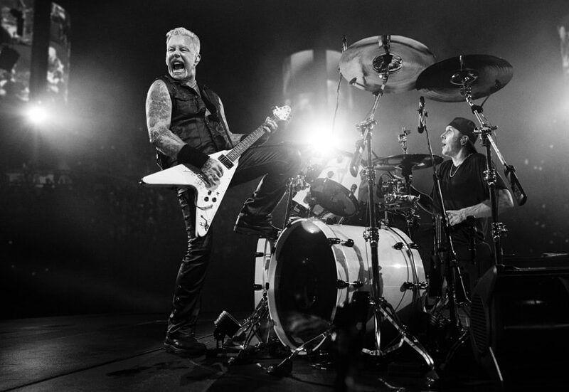 apple vision pro delivers an immersive concert experience with metallica apple vision pro apple immersi