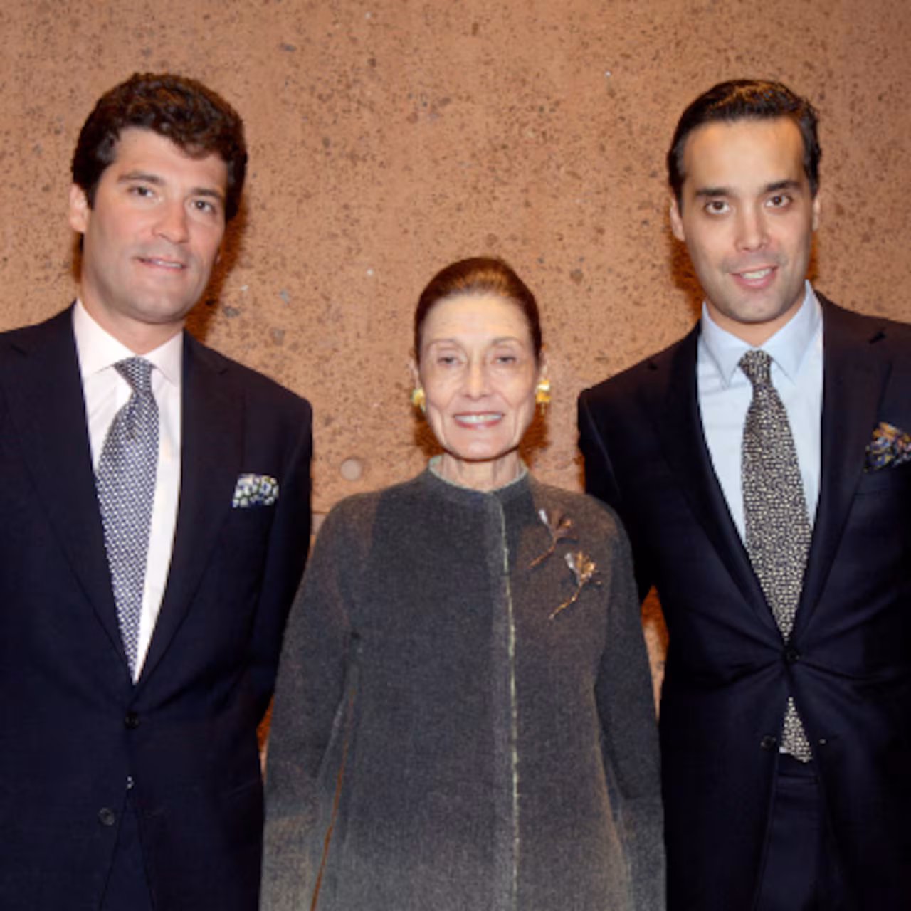 Beatriz Dávila de Santo Domingo: The Richest Woman in Colombia and Her Powerful Dynasty 15 Beatriz Dávila de Santo Domingo and her sons.