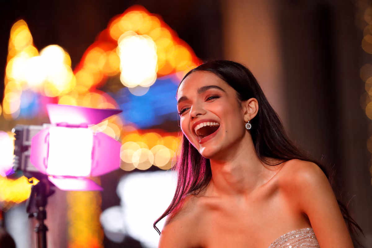 rachel zegler is colombian the snow white star reveals her favorite drink is manzana postobon mholqrjwgwfcsgfs6nnjpzvv2y