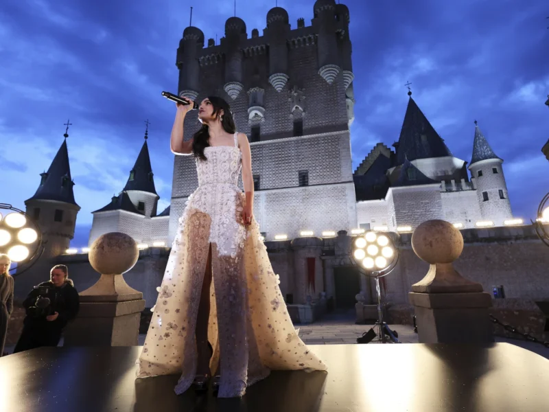 rachel zegler shines at the alcazar of segovia with waiting on a wish 20250312 borjabhojas 021 k4pcu