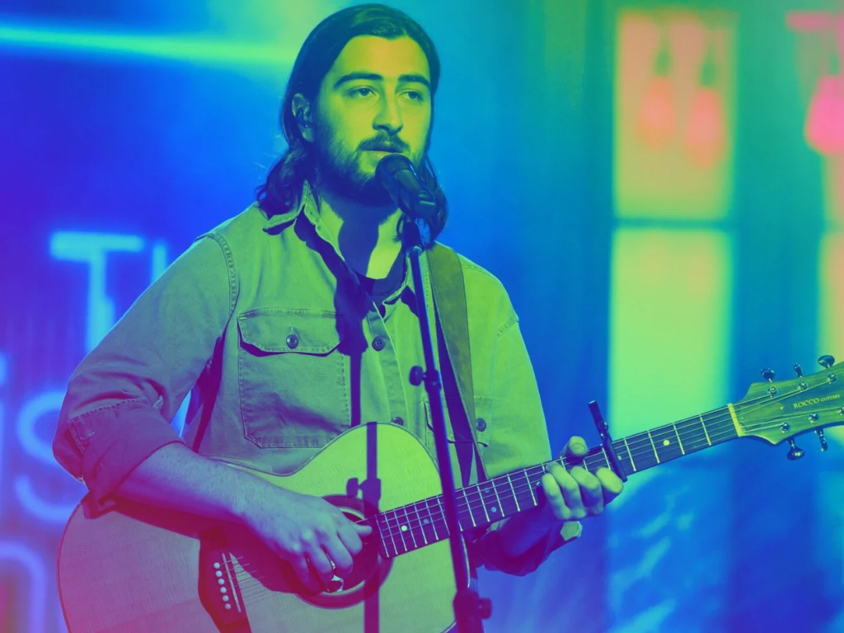 Noah Kahan’s 2025 Tour: From New England Pines to Global Festival Glory