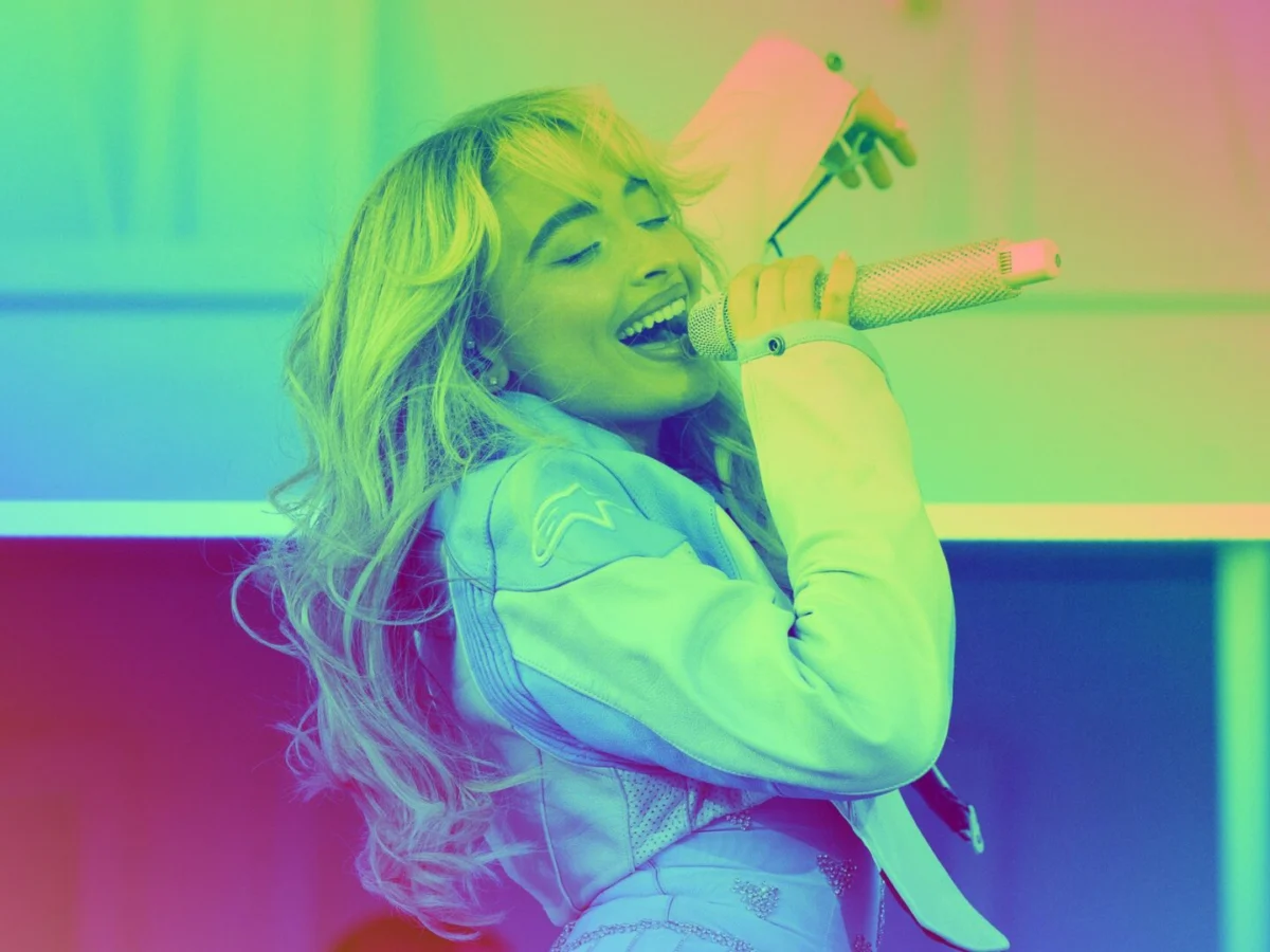 Sabrina Carpenter’s 2025 Tour: From Festival Queen to Arena Icon