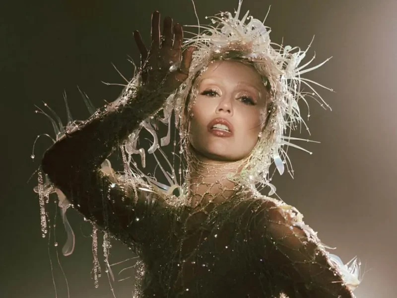 miley cyrus redefines her art with something beautiful a sonic and visual journey toward healing miley cyrus sorprende con tres