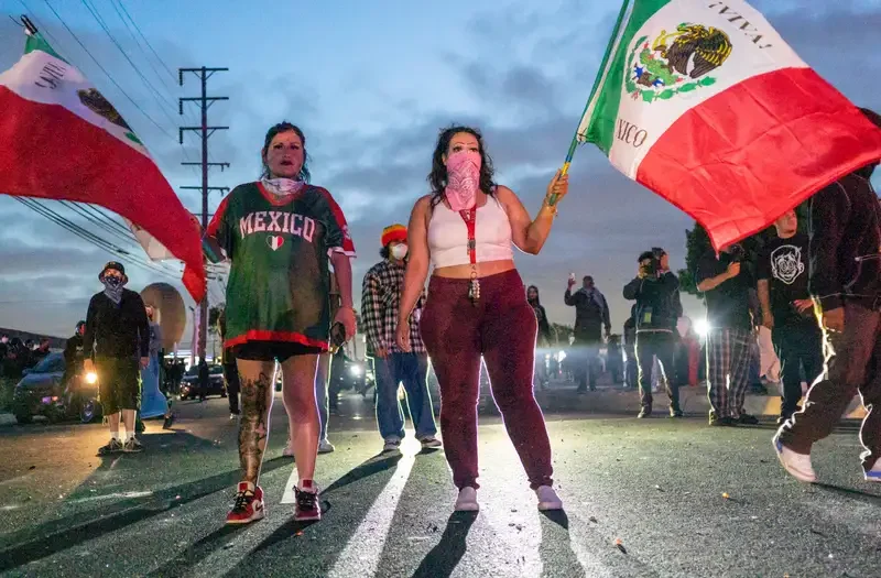 trumps 2025 immigration crackdown ice detentions and migrant deportations surge 72835148 1004