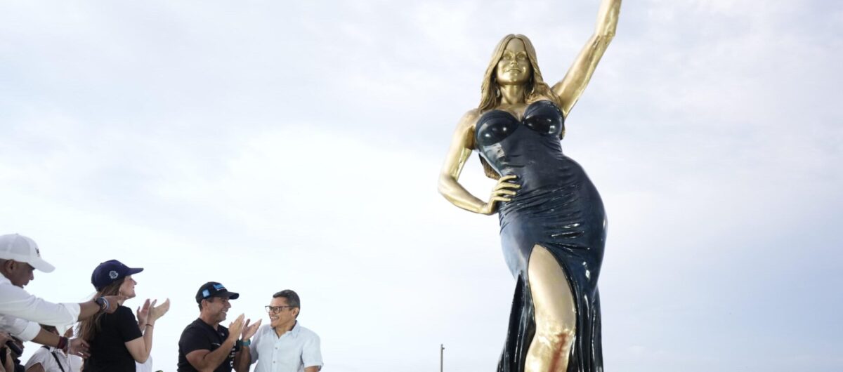 sofia vergara honored with monumental sculpture in barranquilla estatua 1