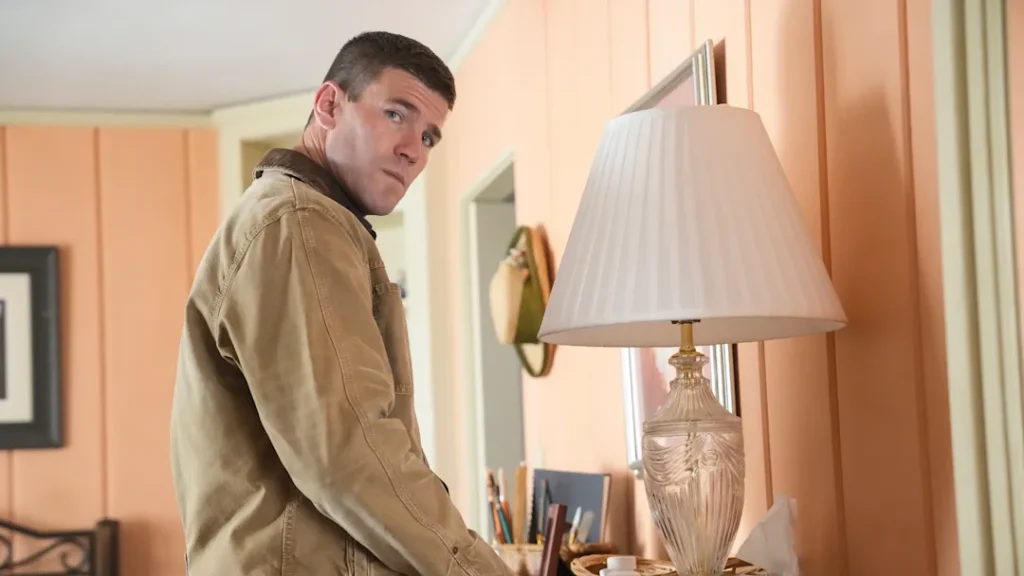 “One Flew Over” – NIS investigates the murder of a dementia-afflicted Jane Doe. Also, flashbacks reveal the first time Gibbs met Franks, on NCIS: ORIGINS, Monday, Nov. 25 (10:00-11:00 PM, ET/PT) on the CBS Television Network, and streaming on Paramount+ (live and on-demand for Paramount+ with SHOWTIME subscribers, or on-demand for Paramount+ Essential subscribers the day after the episode airs)*. Pictured (L-R): Austin Stowell as Leroy Jethro Gibbs