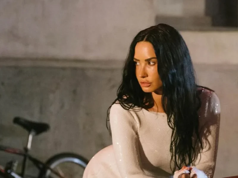 Demi Lovato Unleashes "Fast" as the First Look at Her Ninth Album 4 Demi Lovato Unleashes “Fast” as the First Look at Her Ninth Album